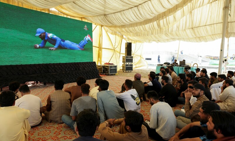 Pakistanis gather in Karachi to watch India clash on big screen – Pakistan