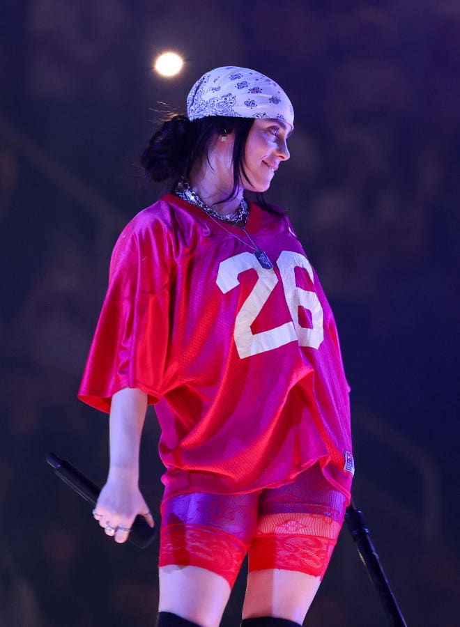 Billie Eilish’s Global Smash Surges And Becomes A Top 40 Win Again