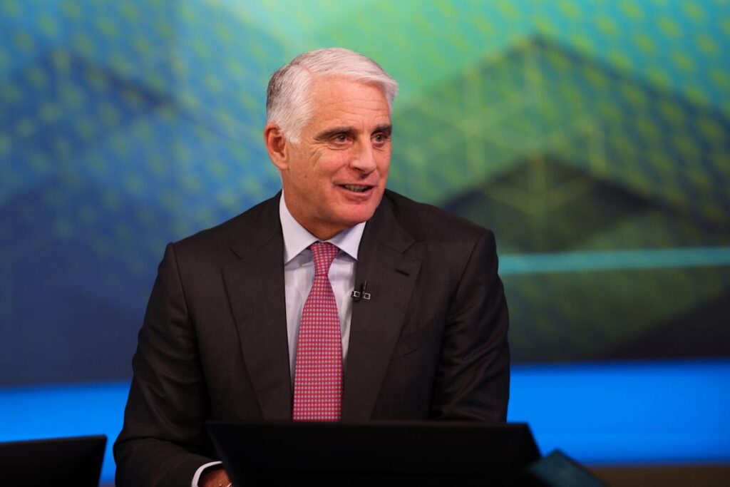 UniCredit Chief Orcel to Meet Italy Officials to Talk Bank Deals