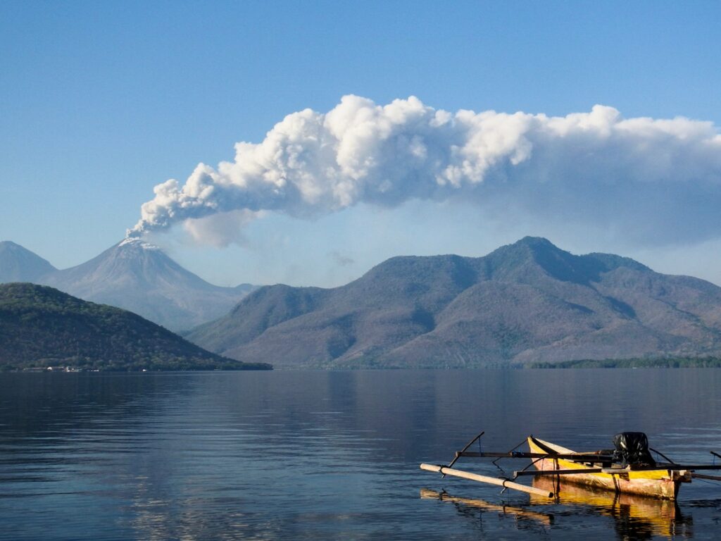 Indonesian volcano sends ash cloud 8km high, some flights cancelled | Volcanoes News
