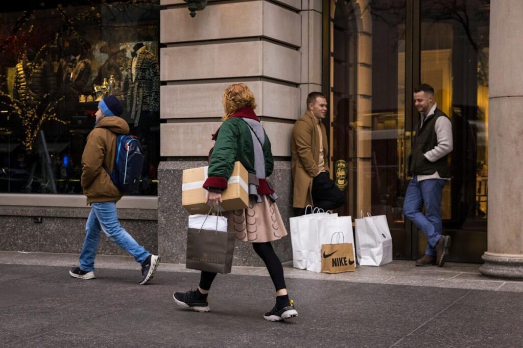 US Consumer Sentiment Sinks as Tariffs Drive Price Expectations