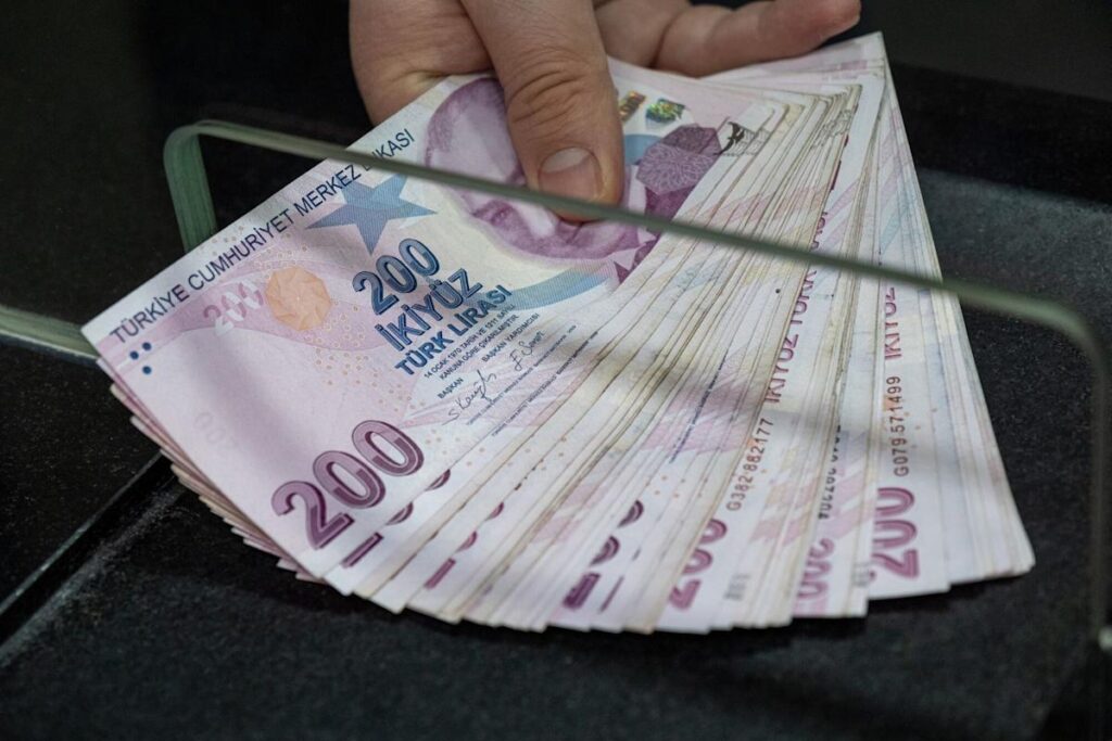 Turkish Traders Brace for More Volatility After Imamoglu Arrest