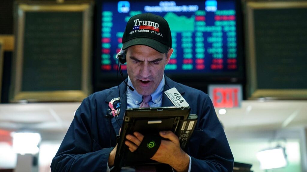 Dow Dives Nearly 1,000 Points As Wall Street Shudders As Trump Attacks ‘Loser’ Powell