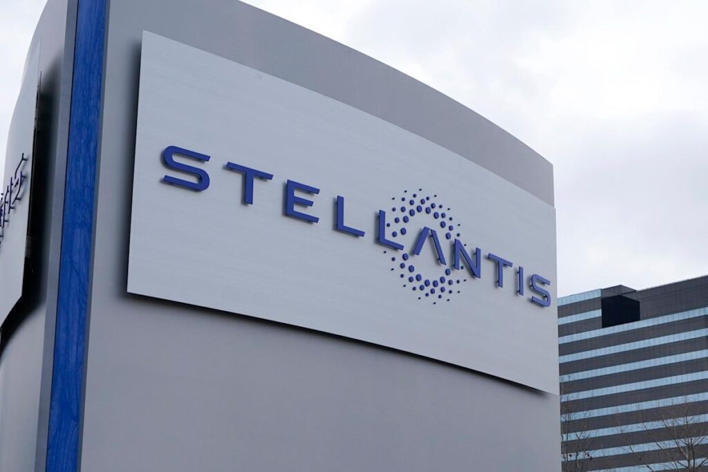 Stellantis temporarily halts production at 2 plants in Canada, Mexico as auto tariffs take effect