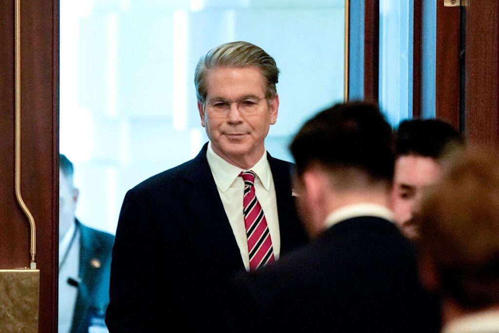 Bessent Sees ‘Normal Deleveraging’ in Bonds, Warns China on Yuan