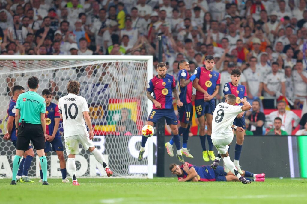 FC Barcelona Vs. Real Madrid Line Ups: A League-Deciding El Clasico