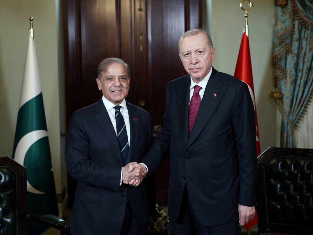 Turkiye’s Erdogan meets Pakistan PM in Istanbul weeks after India conflict | Politics News