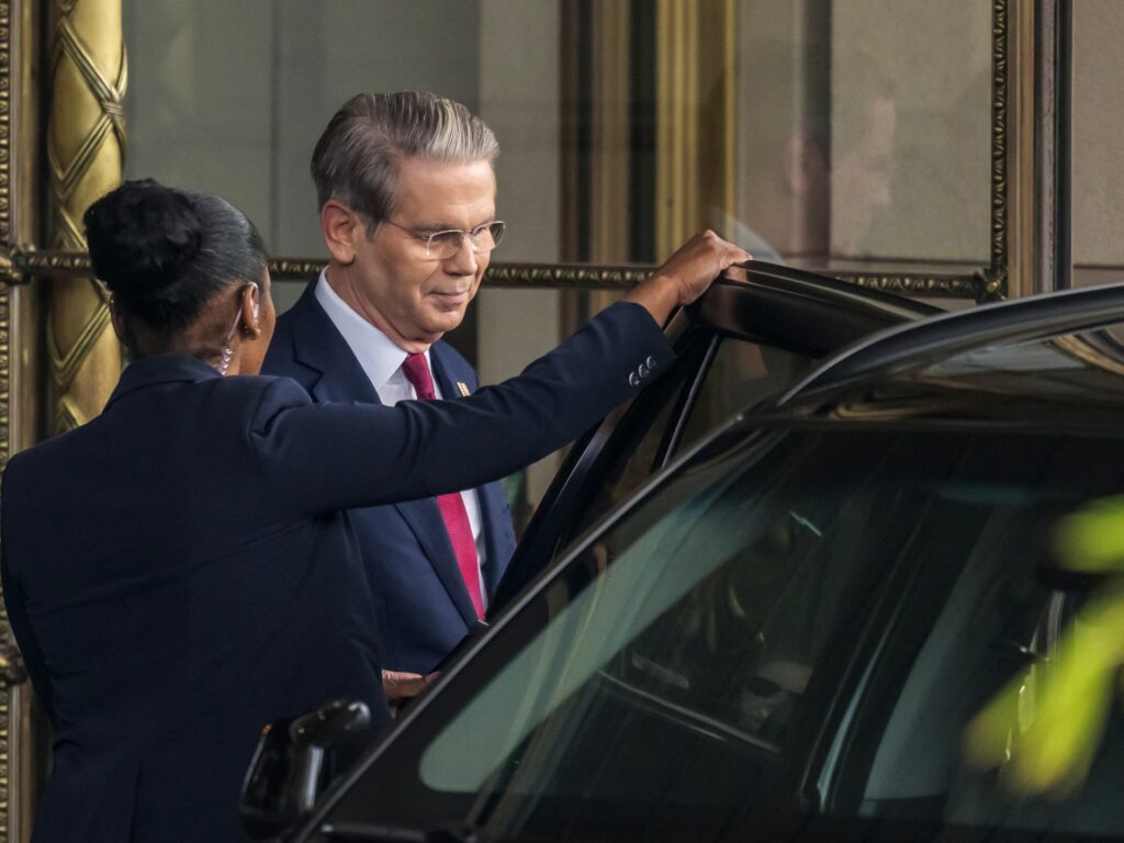 China, US hold talks on tariffs in first bid to de-escalate trade war | Trade War News