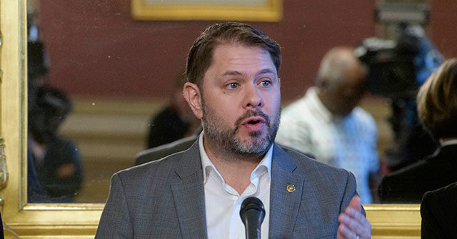 Senate Democrats Suddenly Oppose Crypto Bill on Eve of Vote