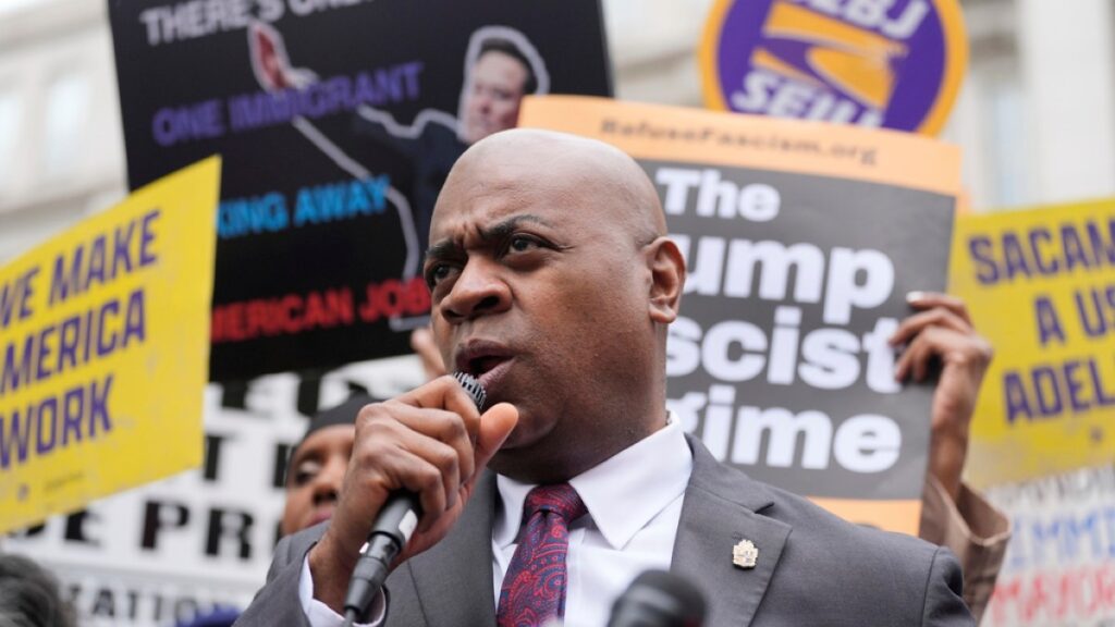 Lawyers for US Mayor Ras Baraka argue he was targeted for arrest at protest | Donald Trump News