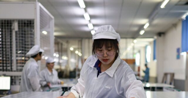 Report: U.S. Engineers Find ‘Rogue Communication Devices’ in Chinese Solar Panels