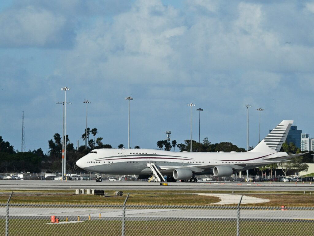 Can President Trump legally accept a $400m plane for free? | Donald Trump News