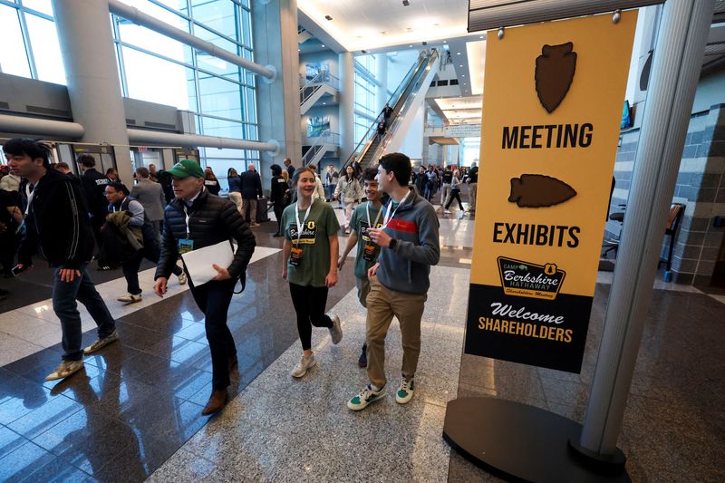 Berkshire shareholders reject diversity, AI proposals