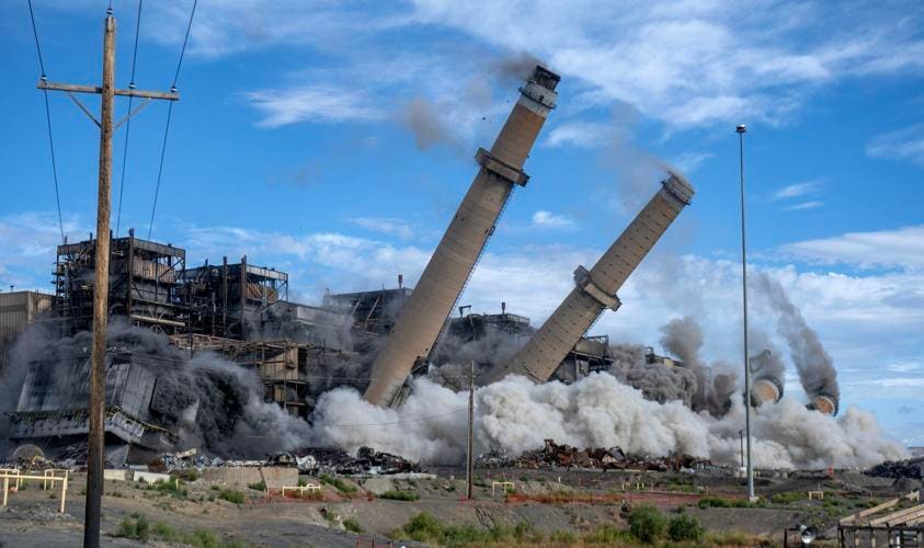 U.S. Government Controversial Step To Not Close Coal-Fired Power Plant