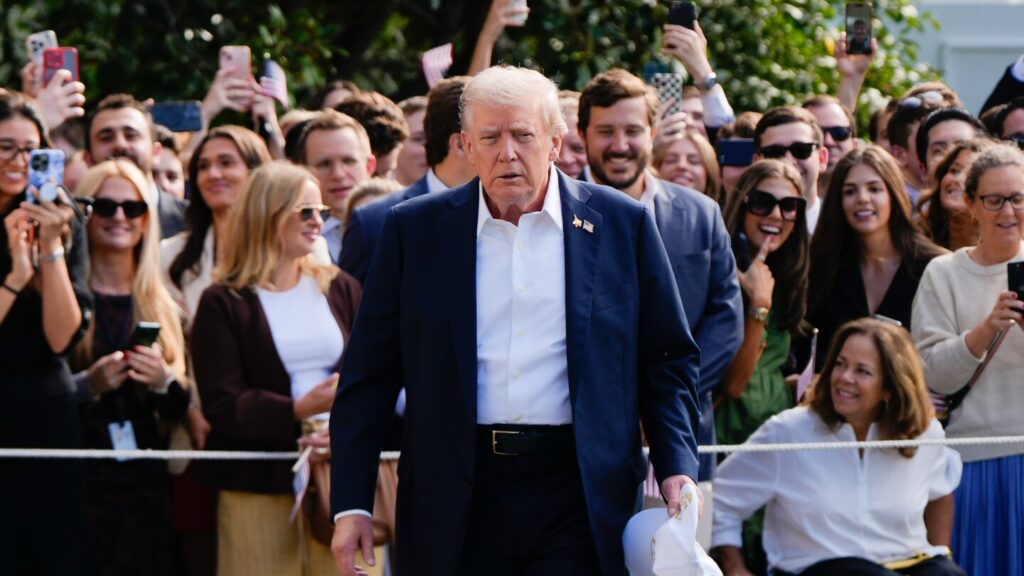 Government shutdown draws closer as congressional leaders head to White House