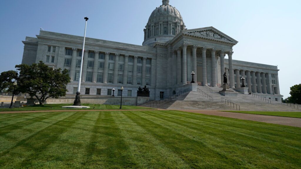 Missouri governor signs Trump-backed redistricting plan