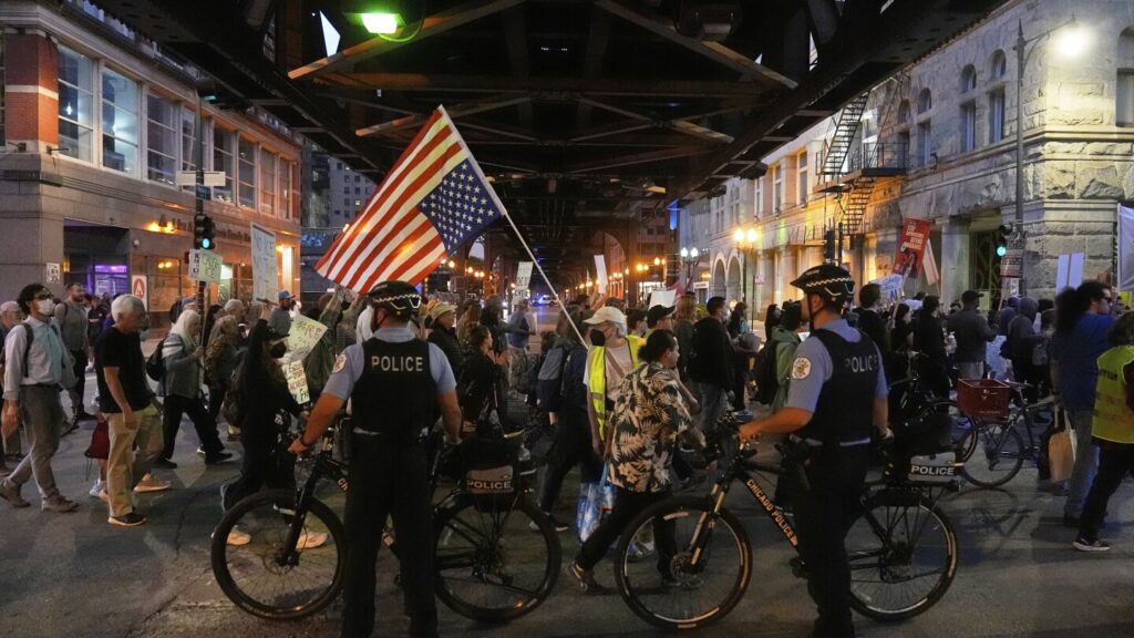 ICE officer fatally shoots suspect near Chicago during arrest attempt