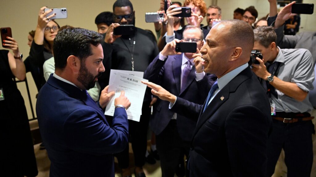 Frustrated lawmakers say lack of trust is obstacle to ending shutdown