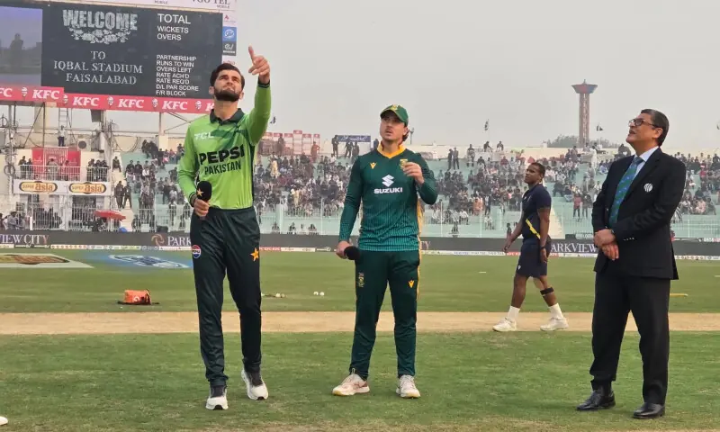 Contributions all around as Pakistan beat South Africa in first ODI