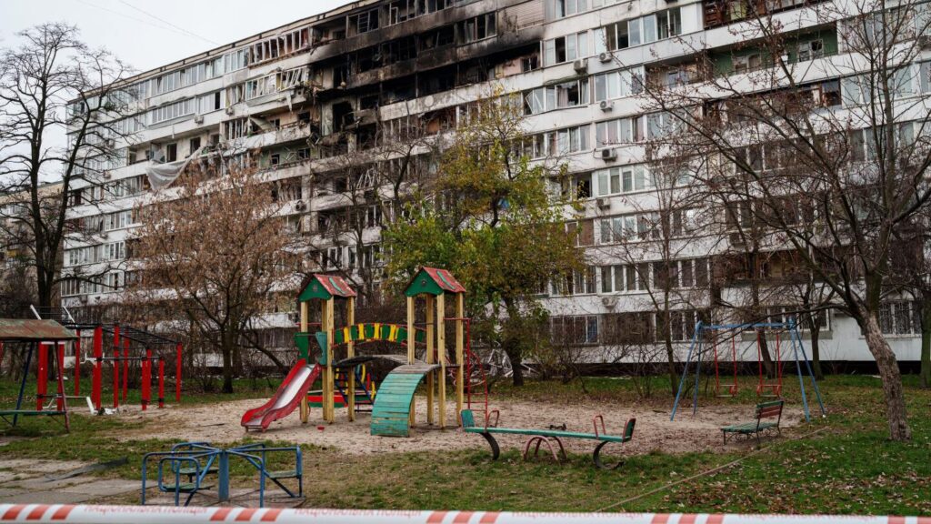 Russia strikes Kyiv despite US peace push