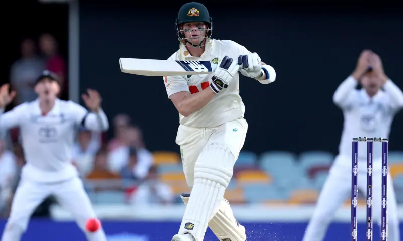 Australia race clear of England to seize control of second Ashes Test – Sport