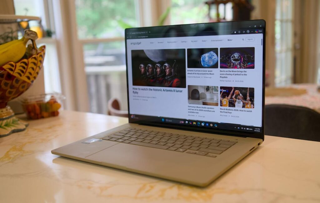 A surprisingly light and powerful 16-inch ultraportable